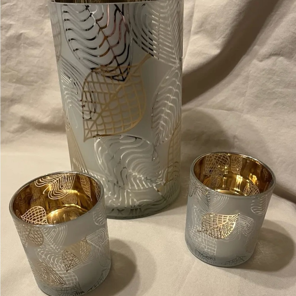 Yankee Candle Fall LINEAR LEAVES Hurricane & 2 votive candle holders-NEW